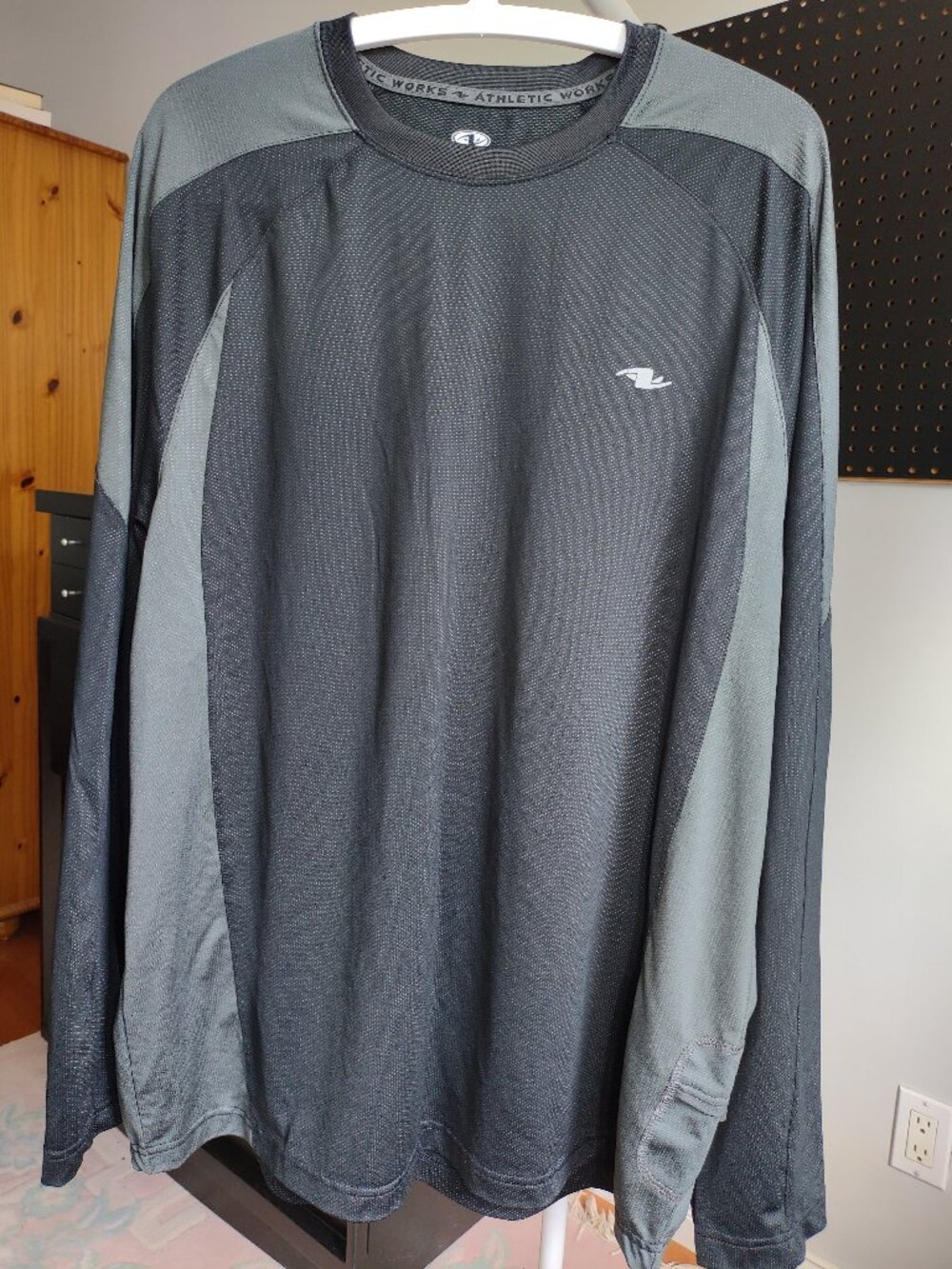 Athletic Works men's long sleeve shirt size L black and olive green